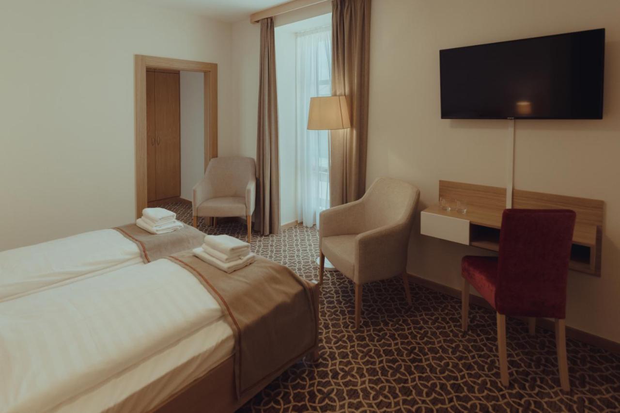 Brigaderos Hotel Brigadir Borsi المظهر الخارجي الصورة