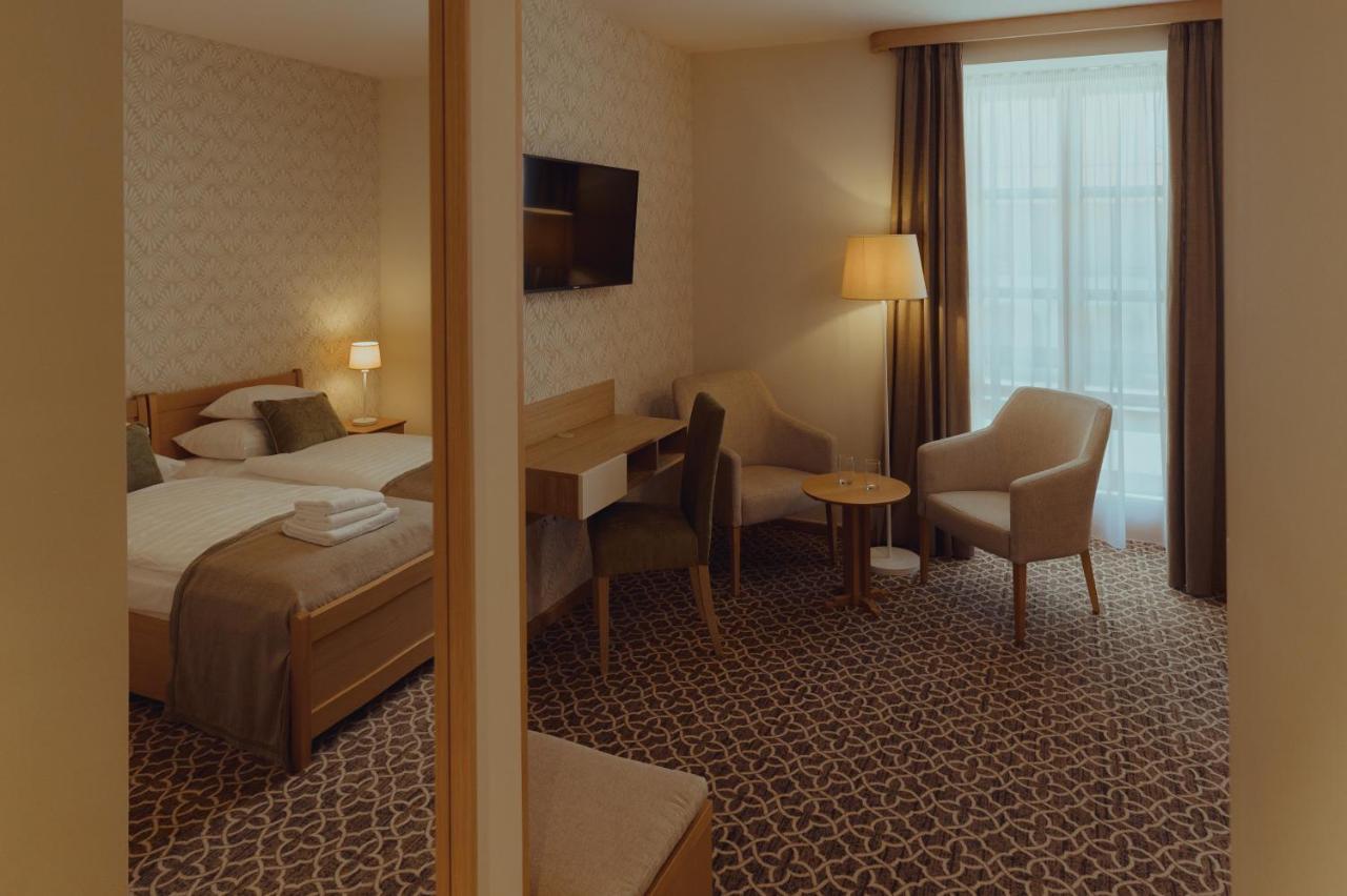 Brigaderos Hotel Brigadir Borsi المظهر الخارجي الصورة