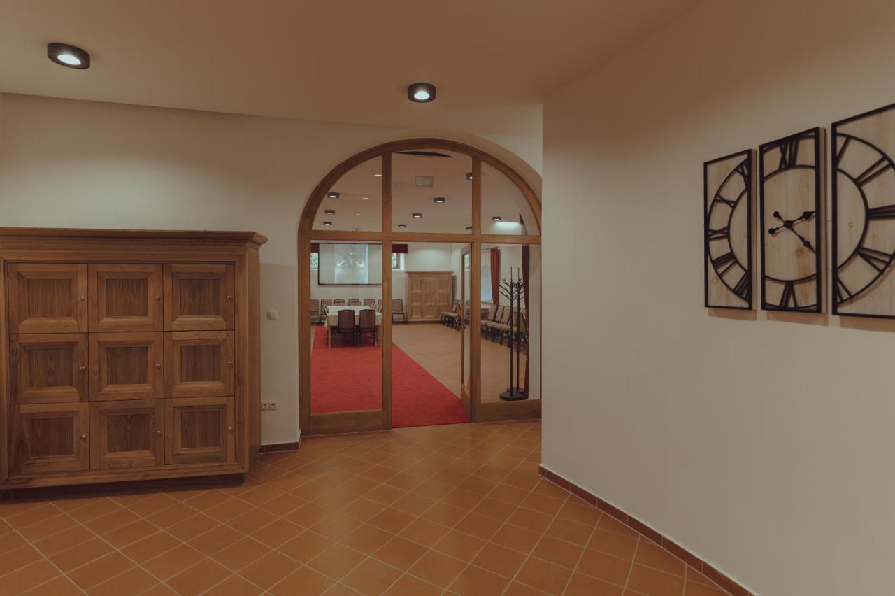 Brigaderos Hotel Brigadir Borsi المظهر الخارجي الصورة