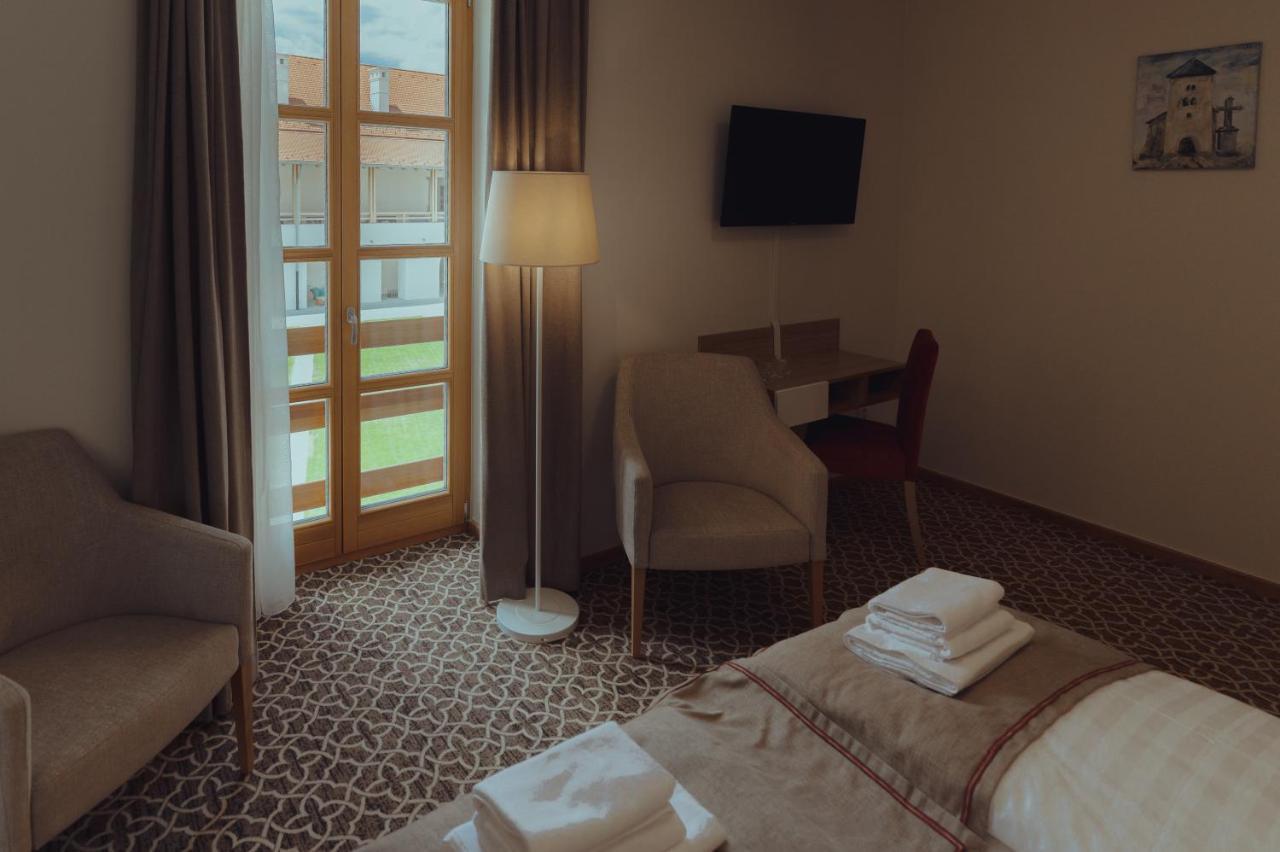 Brigaderos Hotel Brigadir Borsi المظهر الخارجي الصورة