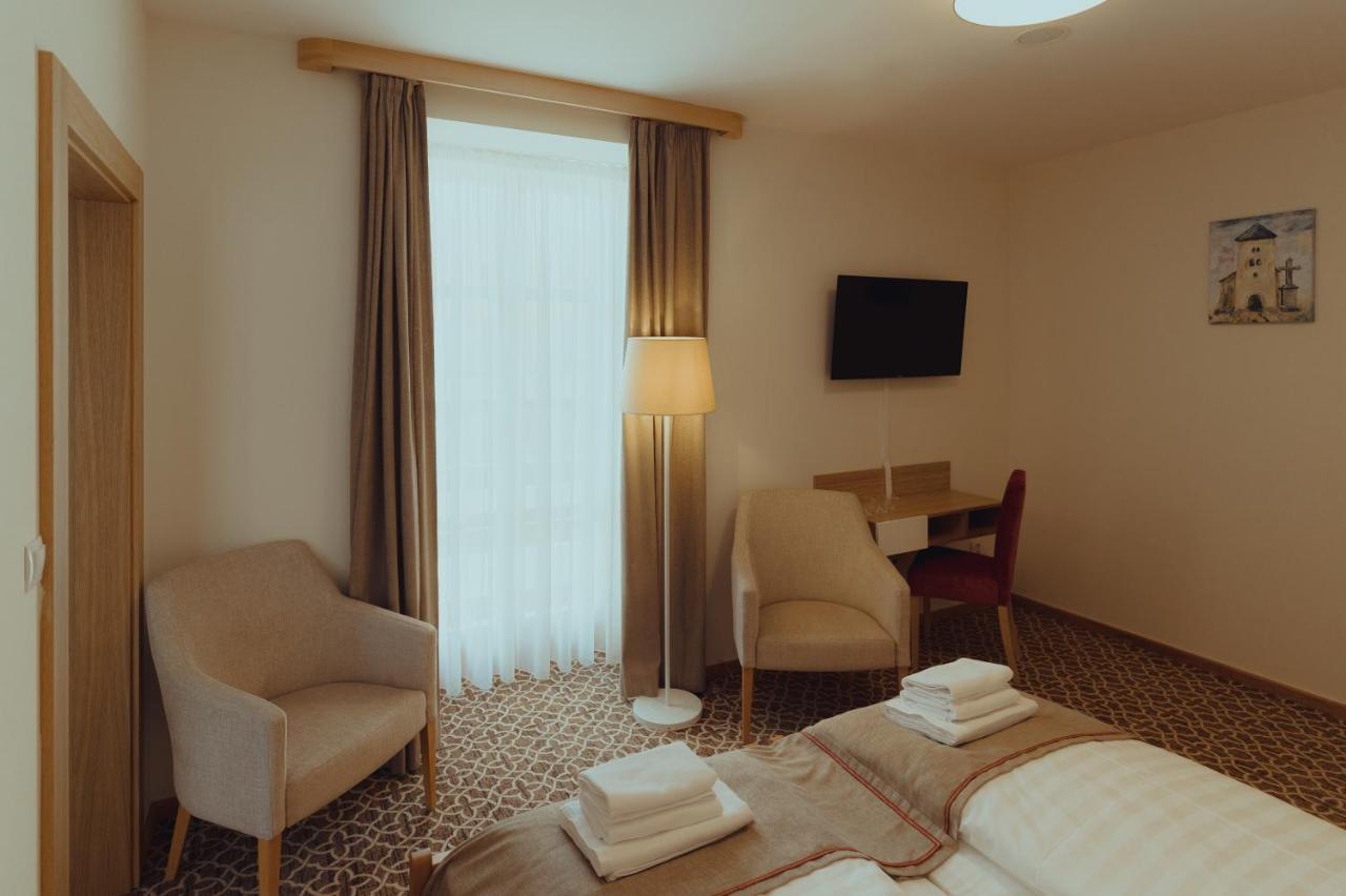Brigaderos Hotel Brigadir Borsi المظهر الخارجي الصورة